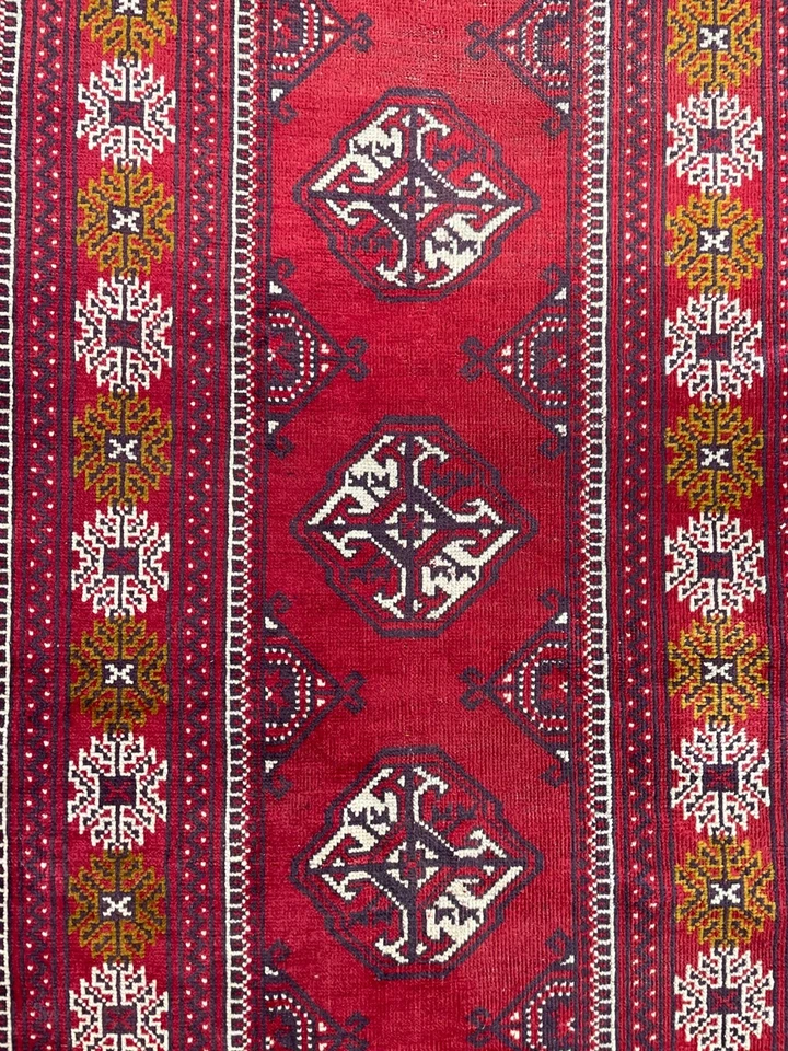 VINTAGE TEKKE RUNNER, HAND MADE HALLWAY RED TURKOMAN RUG CARPET (12FT X 3FT) - Image 4 of 4