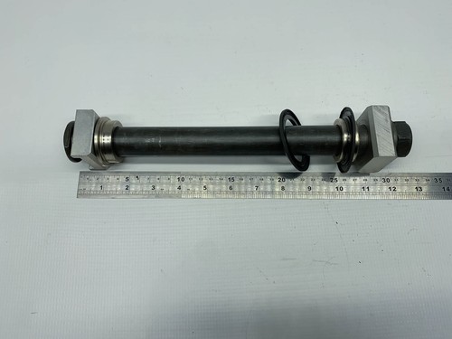 Yamaha R6 5SL Hinterrad Steckachse Achse Rear Axle spindle (6) 05'
