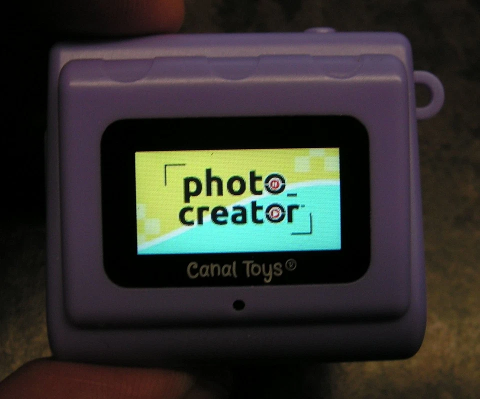 PHOTO CREATOR MINI CAM - Tiny Pocket Keychain Digital Camera - 1GB Micro SD - Image 2 of 4