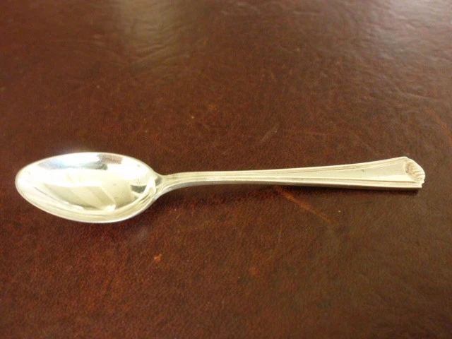 Sturdy post WW2 sterling silver spoon ~9cm, ~8.33g, Sheffield, 1948