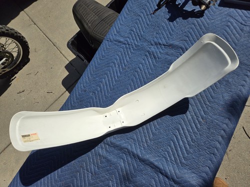 NOS Yamaha White Front Fender, 1980-1981 IT175, IT250, IT425, IT465 - Picture 6 of 7