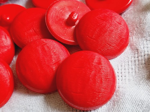 Lot 6 gros boutons vintage rouge bombé texturé à pied 2,6 cm ref 5804 - Picture 2 of 2