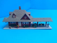 ho scale Atlas Hillside passenger/freight station