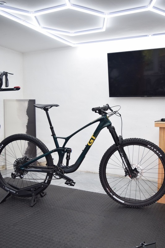 GT Sensor ST Carbon – Large – Near Mint