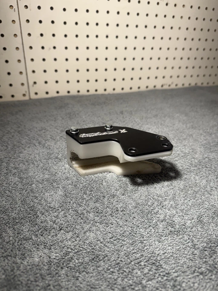 KLX 110 / DRZ 110 Two Brothers Racing Chain Guide Stock basculante Foto 2 de 4