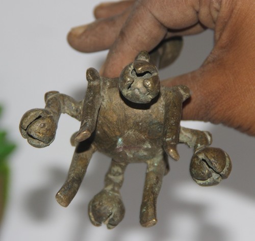 18'th Vintage Brass Unique Shape Handcrafted Black Eye Powder Bottle /Surmadani - Picture 6 of 7