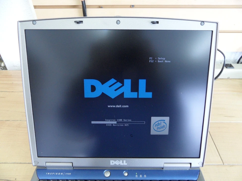 Computadora portátil Dell Inspiron 1100 piezas publicada en la bios sin disco duro Foto 2 de 4