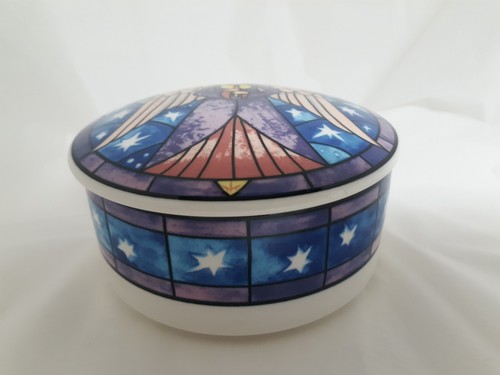 Mikasa Angel Holding Candle Ceramic Trinket Box with Stars Round Lid HK501/683 - Picture 5 of 5