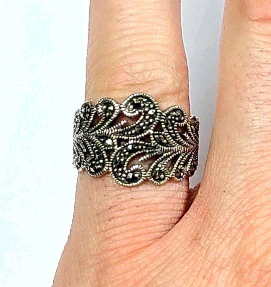 Sterling Silver Marcasite Leaf Pattern Ring Size 7 - image 2