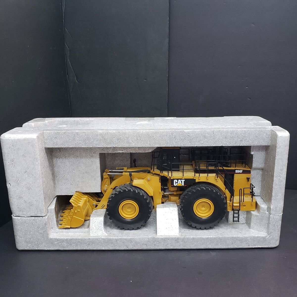 Norscot Cat 994F Wheel Loader: Model 55161 - 1:50 Scale Near Norscot Cat 994F Wheel Loader: Model 55161 - 1:50 Scale Near