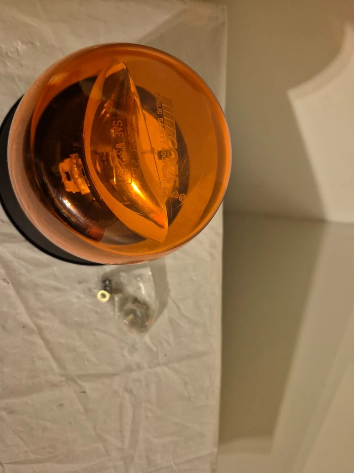 Code 3 Amber Rotating Strobe Beacon Light 275AH Permanent Mount 12VDC - Image 3 of 4