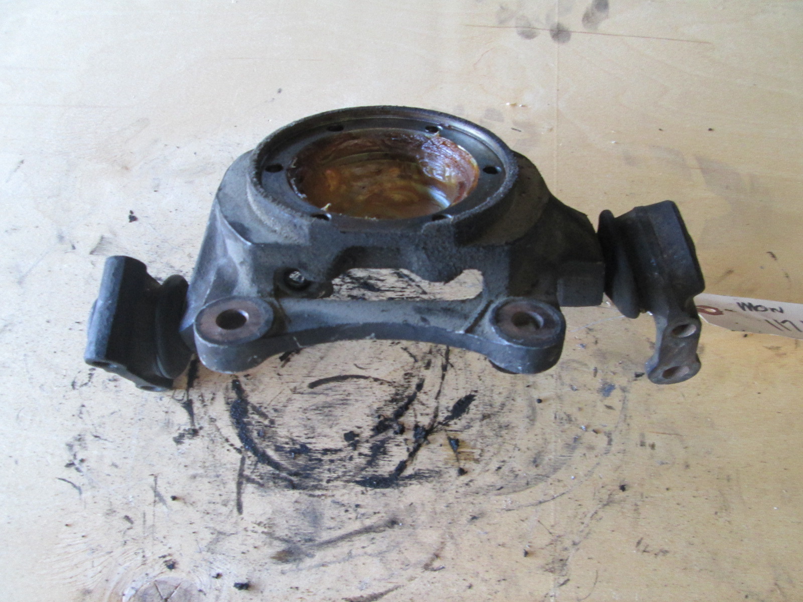 Ferrari Mondial 1983 RH Front Hub  / Knuckle / Spindle (A)  # 117187