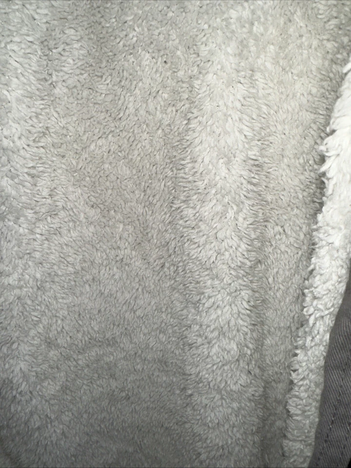 Jaqueta de pele Brandy Melville cinza Fabianne tamanho P - Imagem 3 de 4