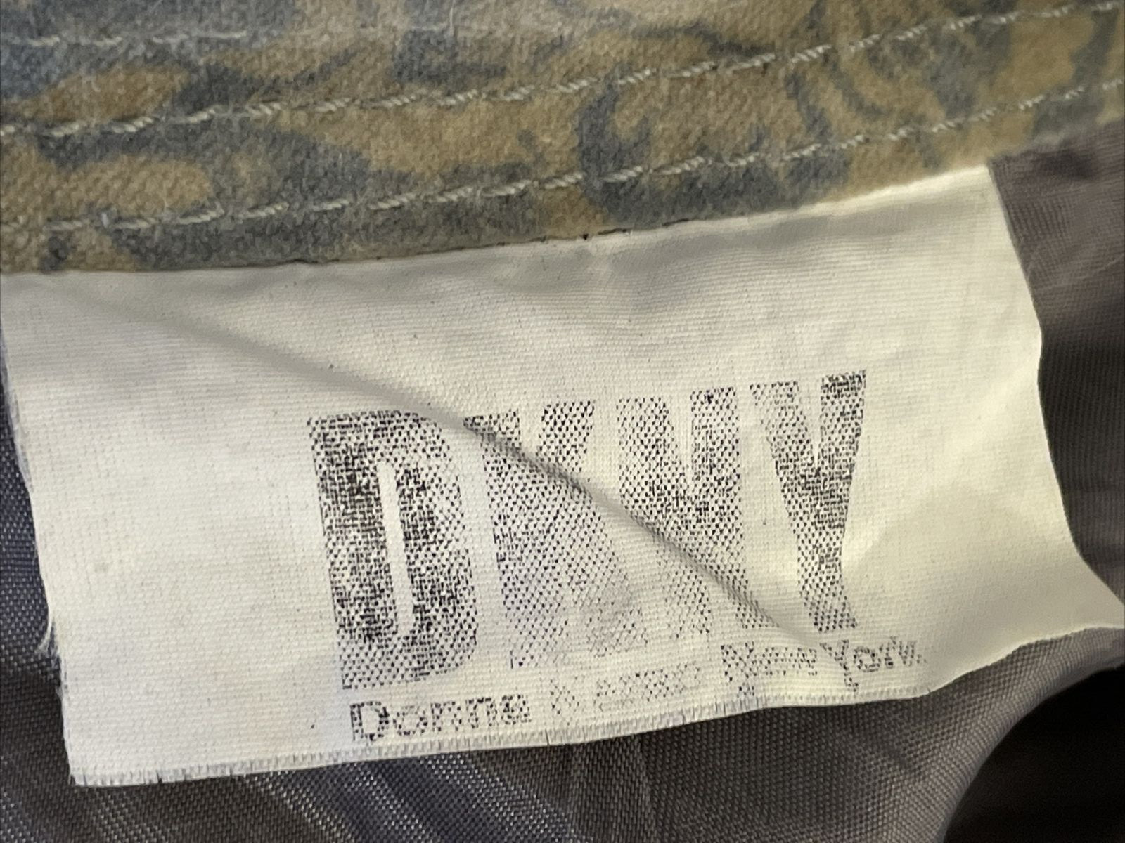 DKNY Women’s Two Button Vent-less Multi Color Flo… - image 11