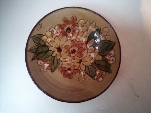 CHELSEA STUDIO POTTERY FOOTED GLAZED  DISH signed FLOWERS 16.5 CM - Afbeelding 1 van 9