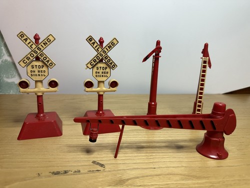 Seltene Vintage Marx Spur O Kunststoff Eisenbahnübergang Tore Konvolut