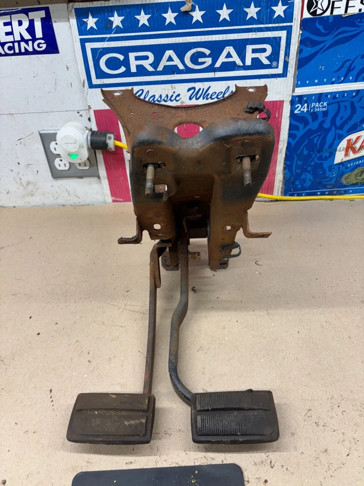 1966 66 1965 65 GALAXIE GALAXY LTD BRAKE CLUTCH PEDAL ASSEMBLY MANUAL TRANS OEM - Image 2 of 4