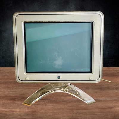 Apple Studio Display　17インチCRTモニター　スケルトン An Ode to the Apple Studio Display (17-inch ADC) - 512 Pixels