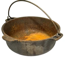 Vintage Antique Wagner Ware Cast Iron Cooking Smelting Pot Rustic Bail Handle