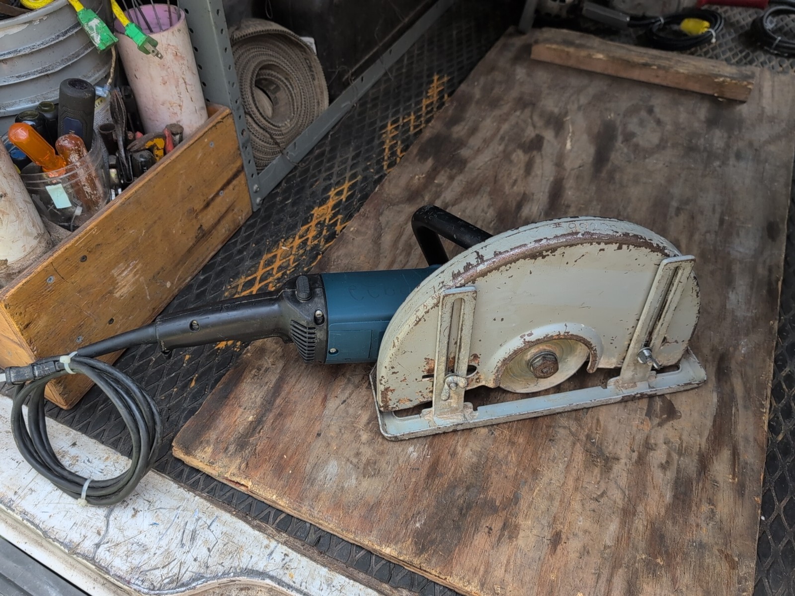 BOSCH 1365 15-Amp 14" Hand Held Cutoff Machine. Germany