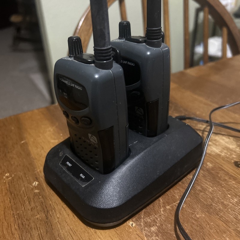 Audiovox FR-130 Wireless 14 Channels UHF 2 Way Radio Walkie Talkie Pair w/ Base 