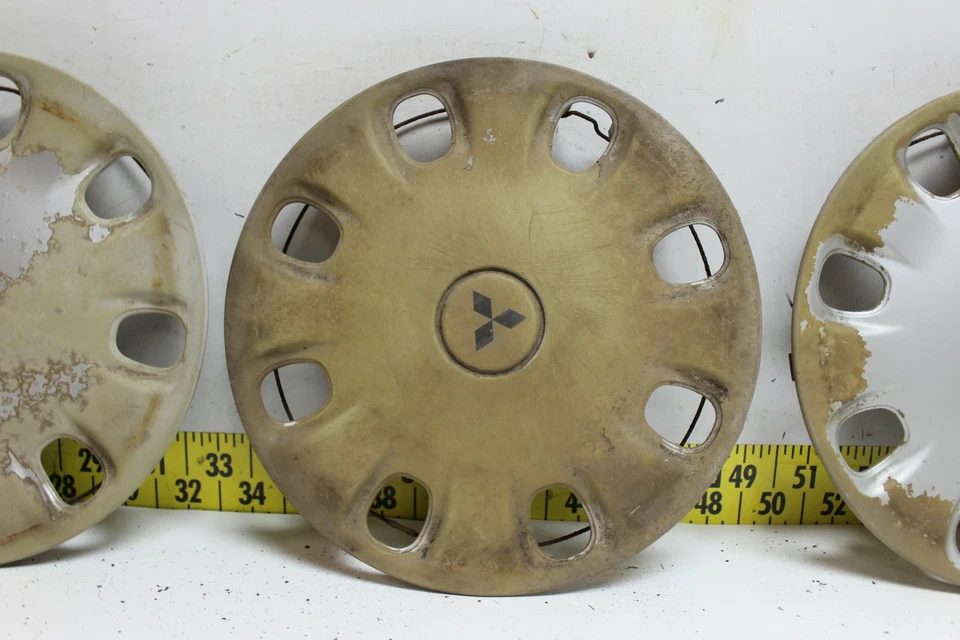 Tampas de cubo usadas OEM 13" MR717658 1995-1996 Mitsubishi Mirage (3397) - Imagem 4 de 4