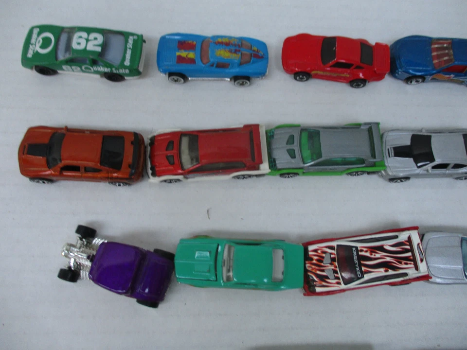 Hot Wheels Die Cast Car BIG LOT Vintage Button Classic Race Truck Auto - Image 3 of 4