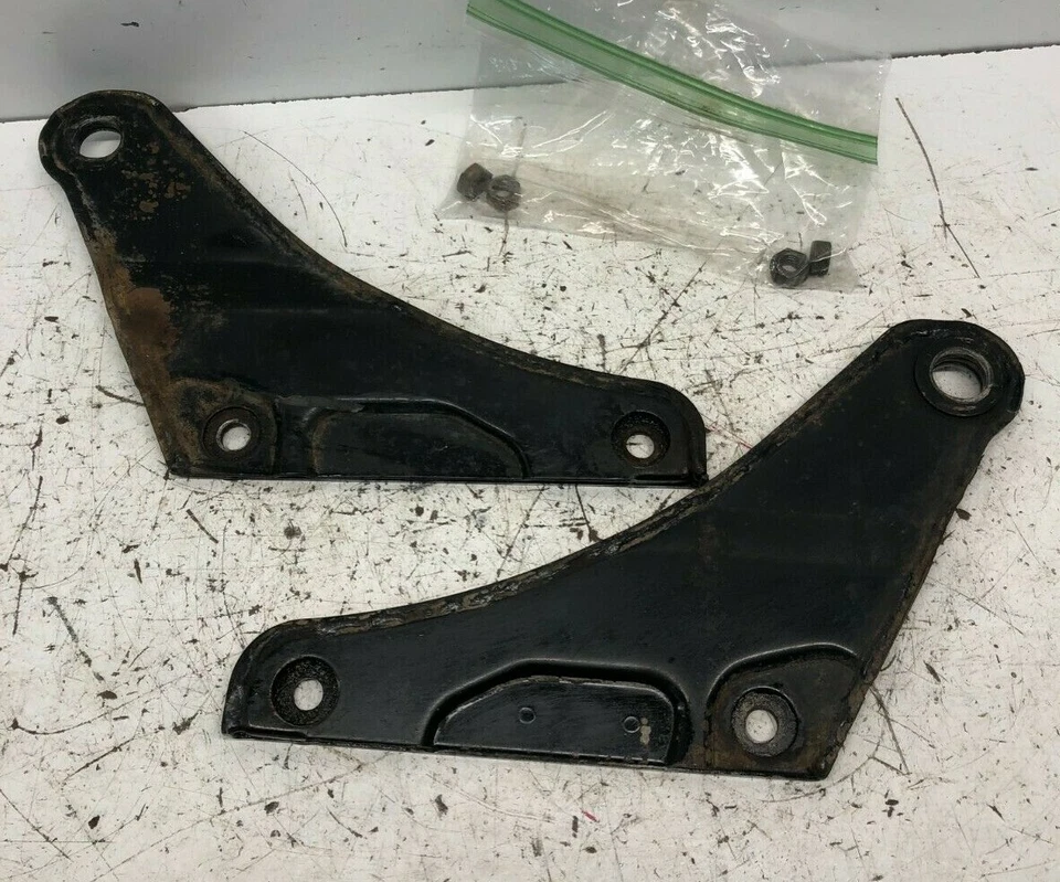 Yamaha CS3 200 RD200 Escape / Silenciador / Soportes de silenciador / Soportes + Herrajes Foto 2 de 2