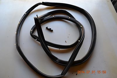 Weatherstrip Front door LH  Daihatsu Applause A1#  06/1989-05/2000