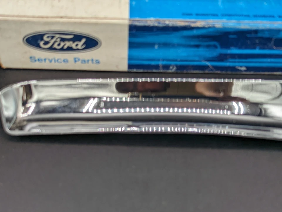 Nuevo de Lote Antiguo 1969 1970 Mercury Brougham Marquis Guardabarros Delantero Izquierdo Extensión Moldura Foto 3 de 4