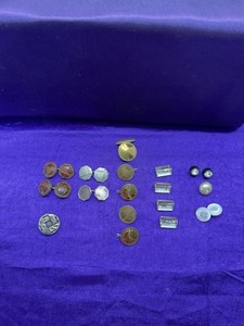 LOT OF 24 MISMATCHED ANTIQUE VICTORIAN GOLD GILDED BRASS BUTTONS SWANK BUTTONS