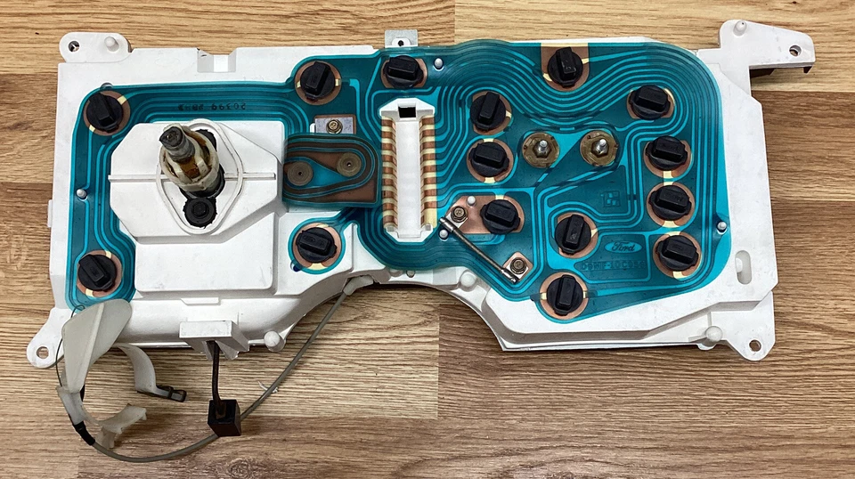 Medidores de cuadro de instrumentos Mercury Grand Marquis 1983 OEM usados D9MF-10C956 Foto 2 de 3