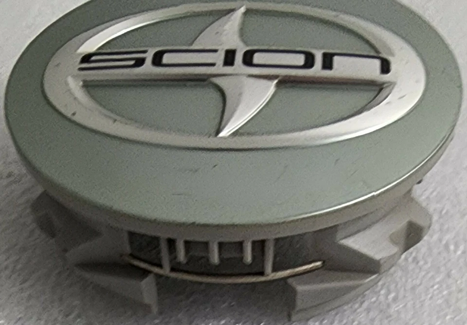 Tapacubos SCION TC 2011-2015 ORIGINAL DE FÁBRICA FABRICANTE ORIGINAL HYPER SILVER 69599A Foto 2 de 4