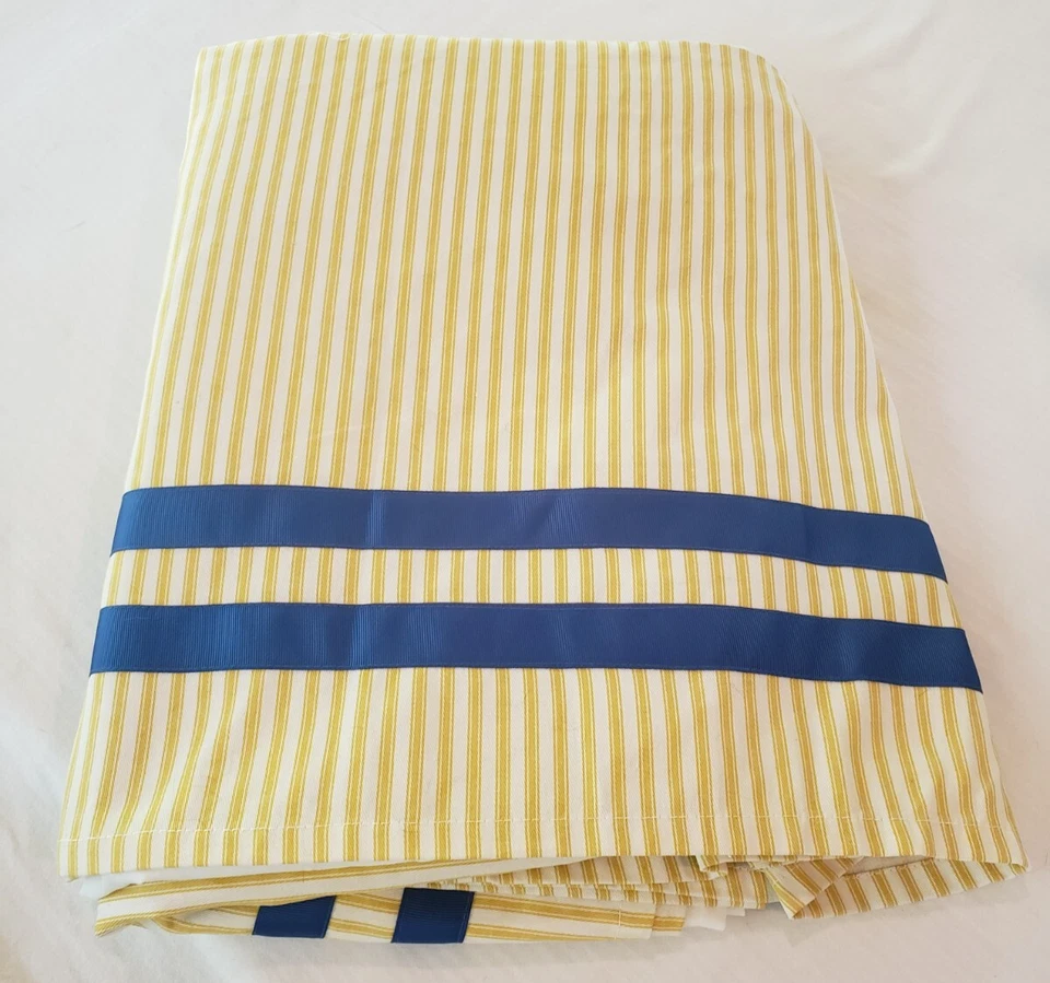 FALDA DE CAMA WAVERLY AMARILLA Y BLANCA RAYAS AZUL RIBETE QUEEN PLISADA ESQUINAS DIVIDIDAS Foto 3 de 4