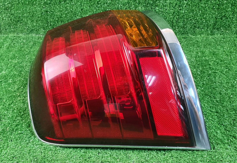 Оригинальный левый задний фонарь (со стороны водителя) для Lexus LX570 2008-2011 годов выпуска б/у - Изображение 4 из 4