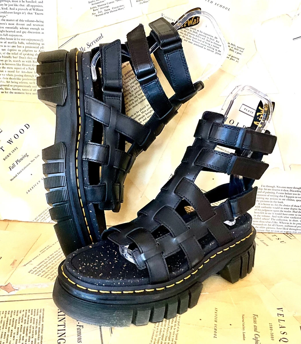 Doc marten sandals urban outfitters 2025
