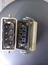 Phoenix Contact Latching power/ signal connector housing with 6 pole insert