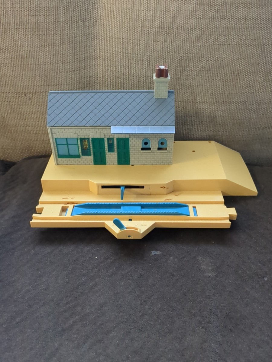 Thomas The Train TOMY 1998 Trackmaster Flying Harold Station