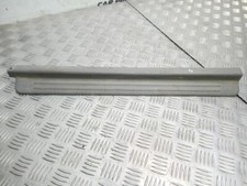 Subaru Forester SF 2000 Vorne links Einstiegsleiste Zierleiste vorne UST36520