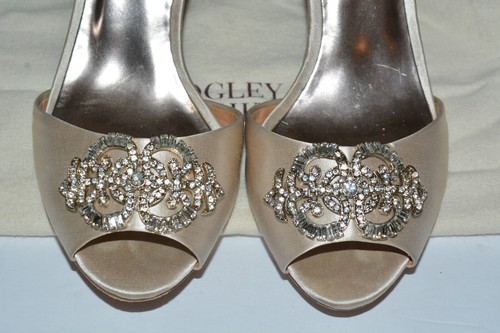 BADGLEY MISCHKA MITZI IVORY SATIN EMBELLISHED STILETTO PUMPS WOMEN SZ 6.5 M *EUC - Picture 3 of 8