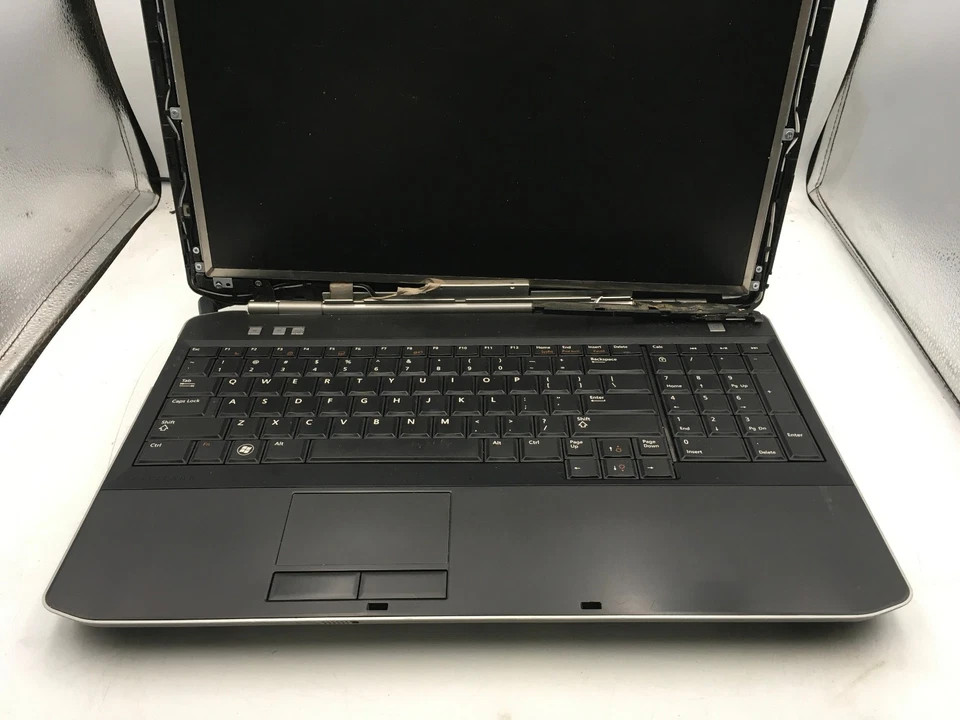 DELL LATITUDE E5520 -FOR PARTS- INTEL CORE I3 5TH GEN - NO RAM -BAD LCD-READ-BB - Image 3 of 4