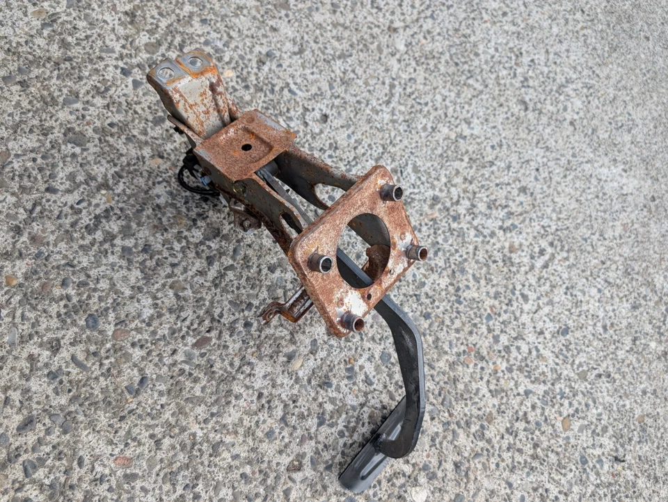 LEXUS 1992-2000 SC300 SC400 OEM MONTAJE DE SOPORTE DE PEDAL DE FRENO DE PISO Foto 3 de 3