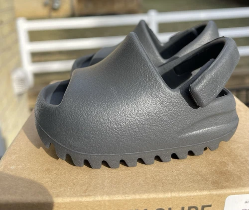 ADIDAS Yeezy Slide Neonato Taglia 4K HQ4118 Nero Cinturino Posteriore Usato