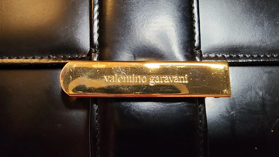 Valentino Garavani Vain clutch bag in black shiny calfskin leather - Image 2 of 4