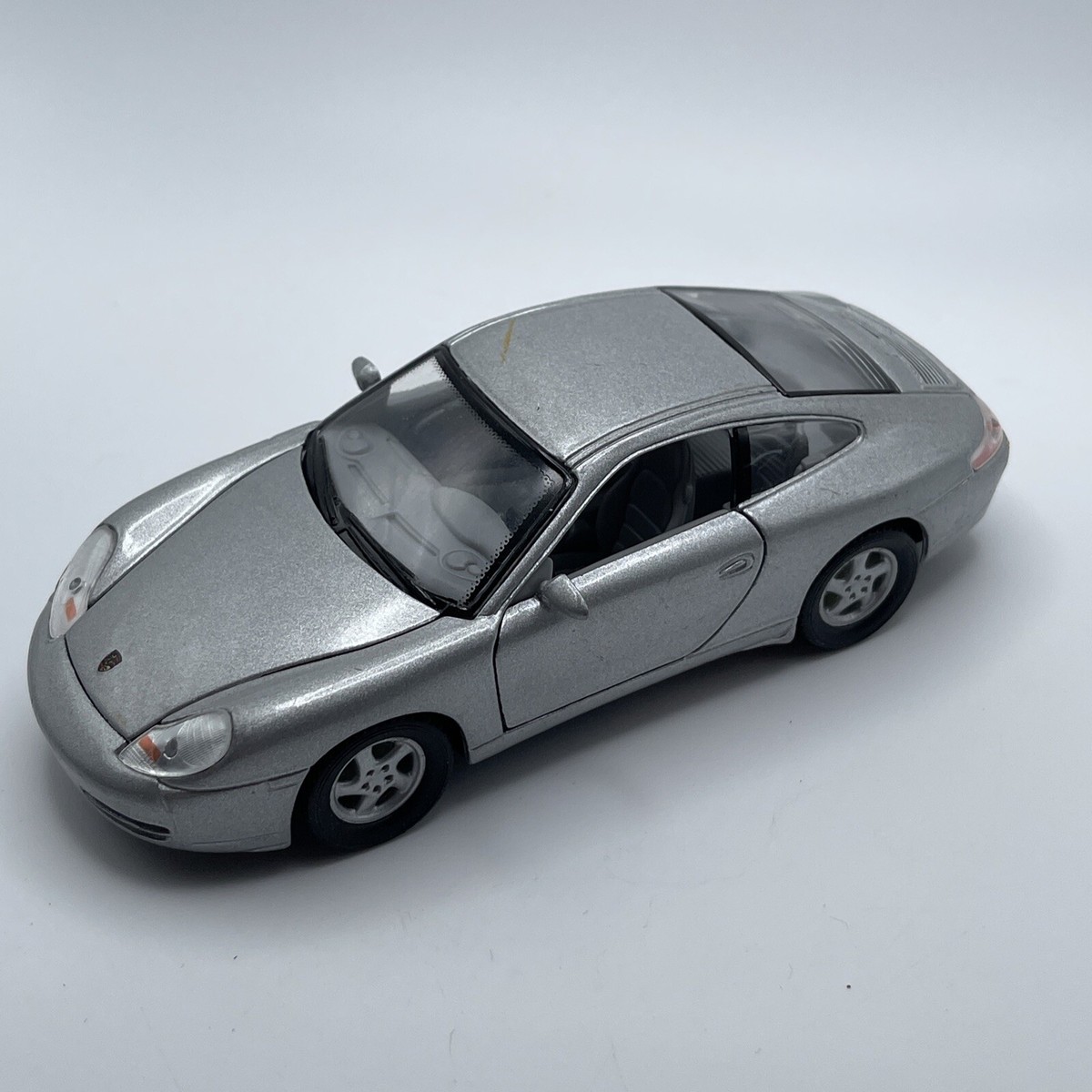SS 5747 2001 Porsche 911 Carrera silver diecast car 1:30