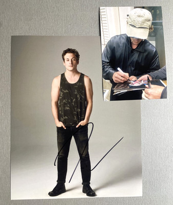 JEREMY ALLEN WHITE ''Shameless''  In-person signed Foto 20x25 Autogramm + Foto