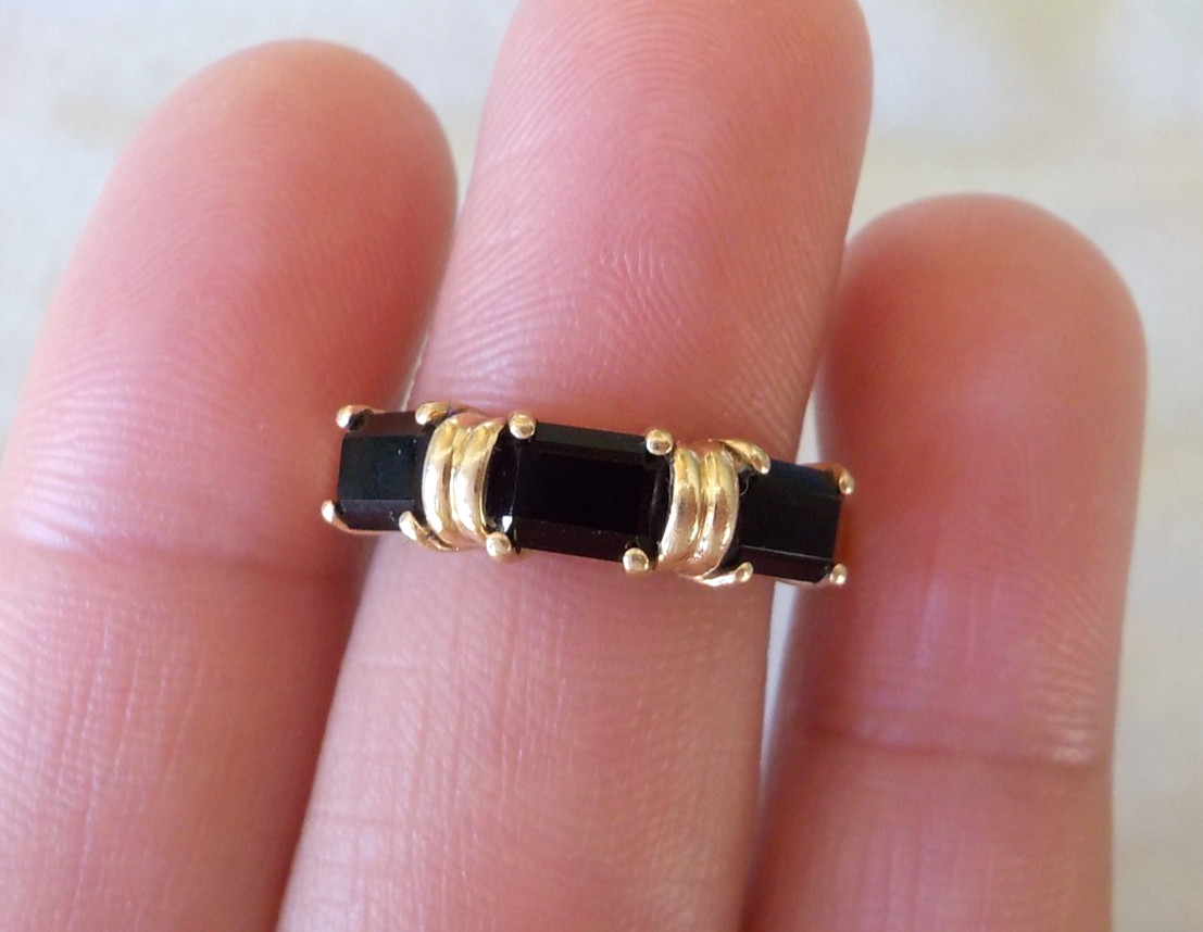 Solid 14K Yellow Gold Stacking Three Stone Onyx R… - image 5
