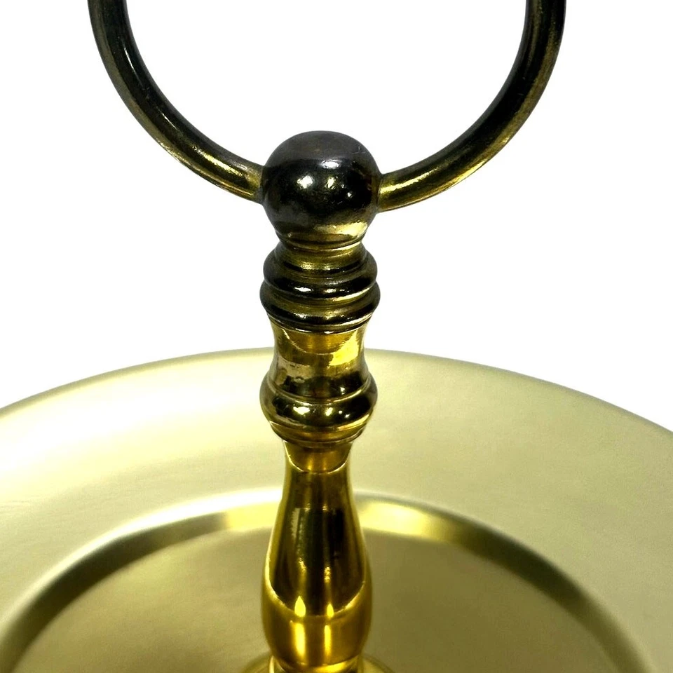 Soporte decorativo de aperitivo para pasteles de postre MCM de aluminio color latón de tres niveles Foto 3 de 4