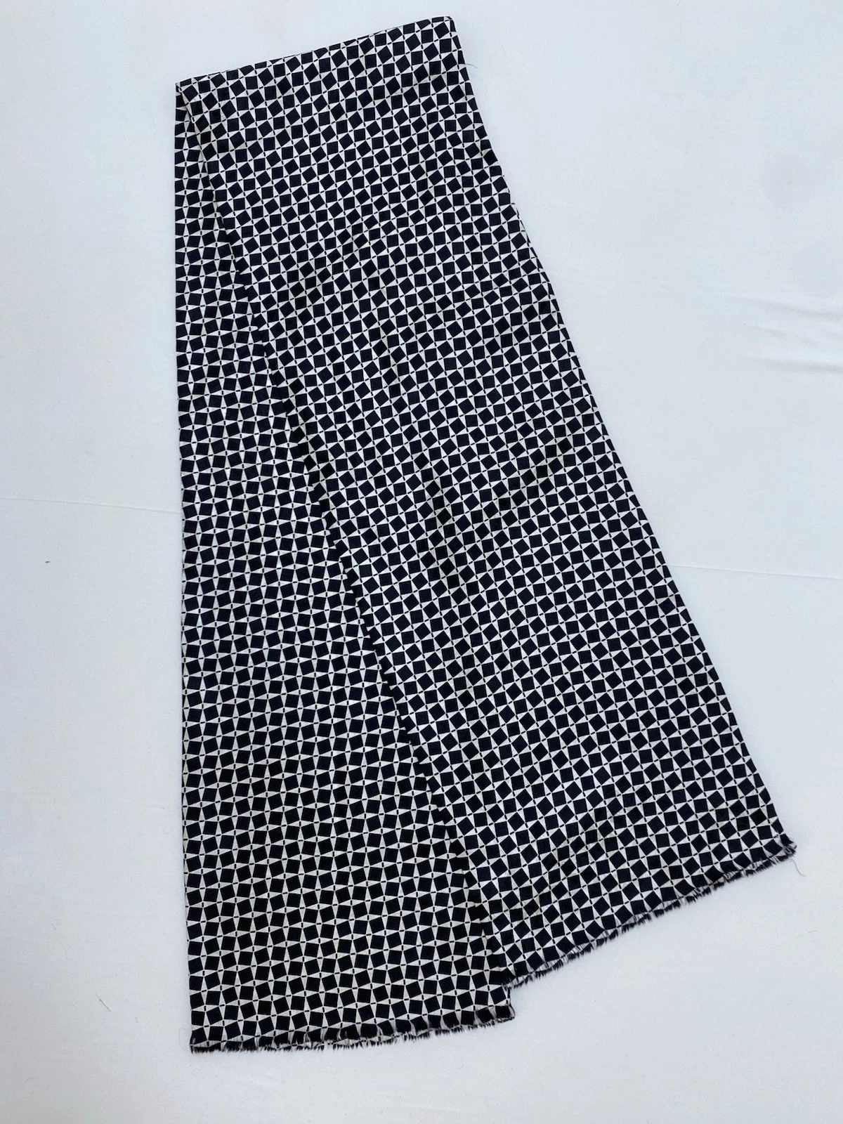 BRITISH AMERICAN HOUSE men’s Pure Silk Black&white Geometric Scarf 59"/9" EC