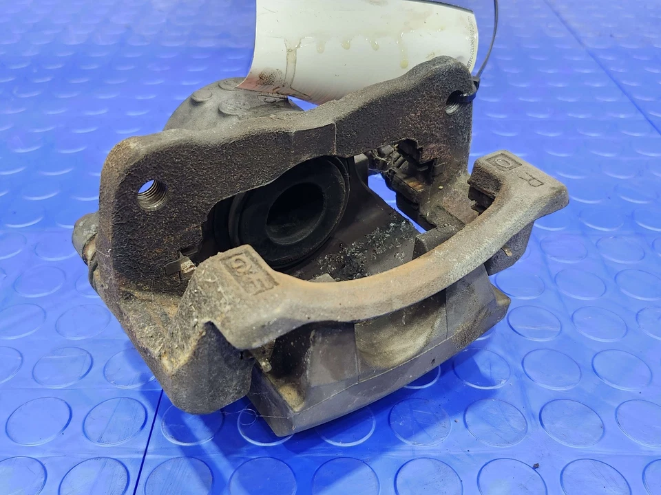 10-22 Toyota Prius Front Brake Caliper Assembly Right Passenger Side OEM - Image 2 of 4